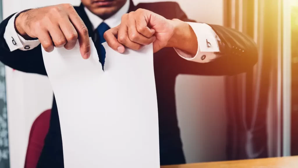 Apólice de seguro DPVAT inválida em 2025, suspensa pelo governo.