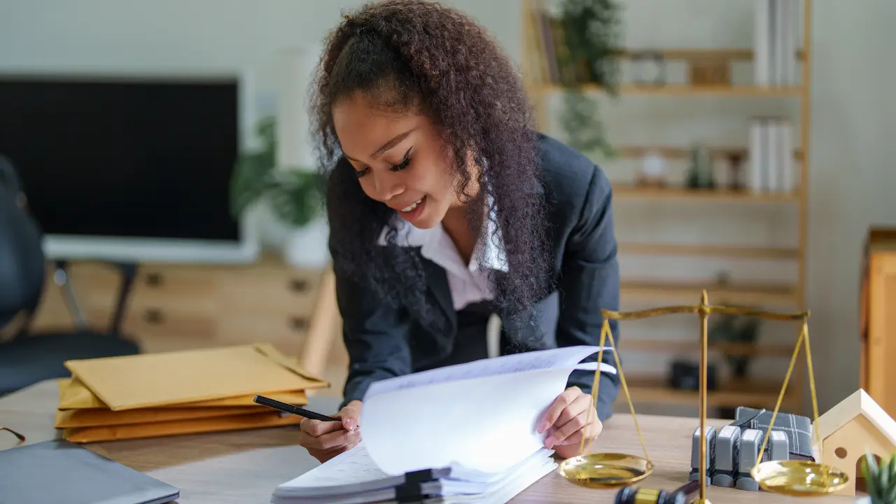 Seguro garantia judicial trabalhista: documentos e processo analisados por advogado